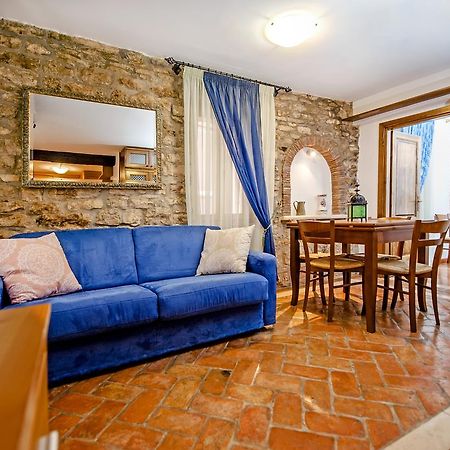 Apartments Casa Rubeus Ровінь Екстер'єр фото