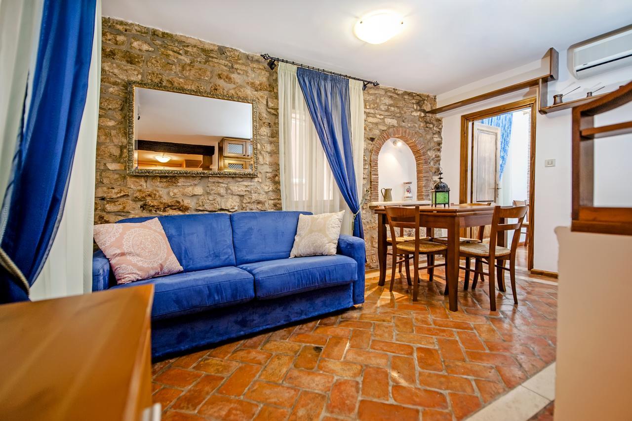 Apartments Casa Rubeus Ровінь Екстер'єр фото