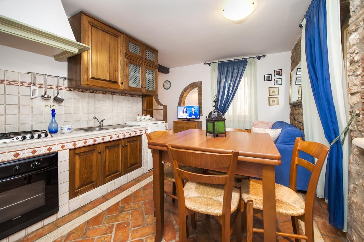 Apartments Casa Rubeus Ровінь Екстер'єр фото