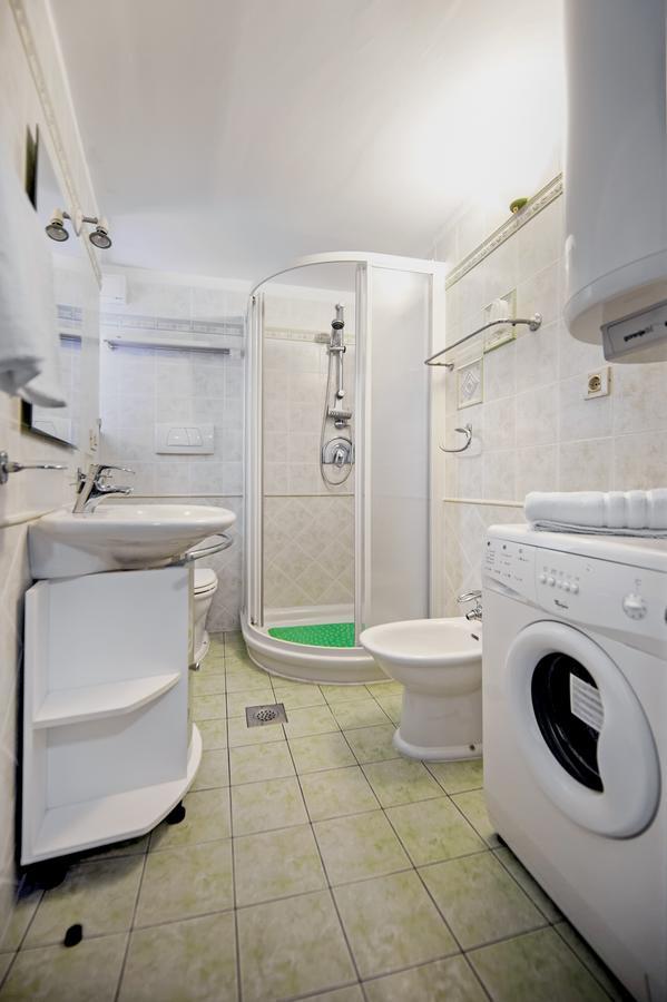 Apartments Casa Rubeus Ровінь Екстер'єр фото