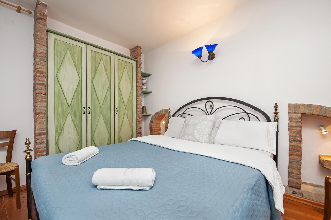 Apartments Casa Rubeus Ровінь Екстер'єр фото