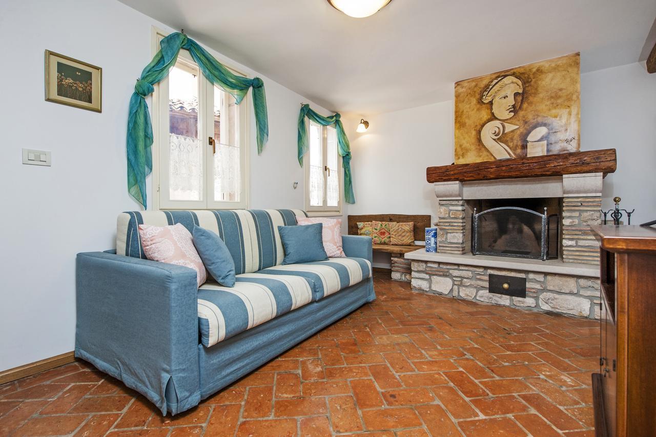 Apartments Casa Rubeus Ровінь Екстер'єр фото