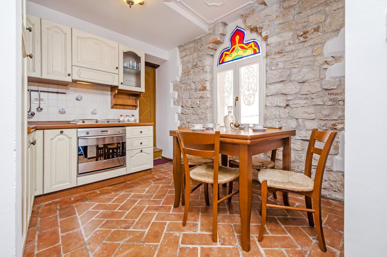 Apartments Casa Rubeus Ровінь Екстер'єр фото