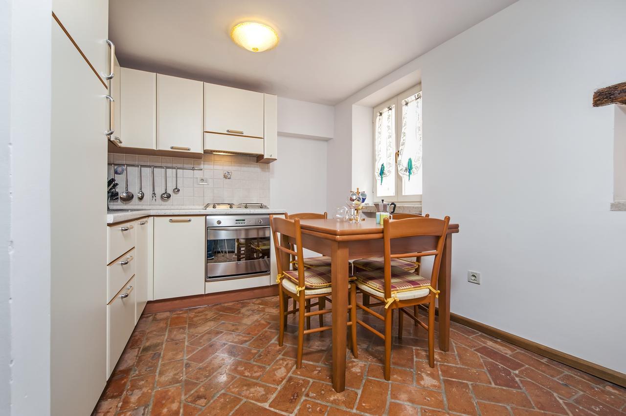 Apartments Casa Rubeus Ровінь Екстер'єр фото