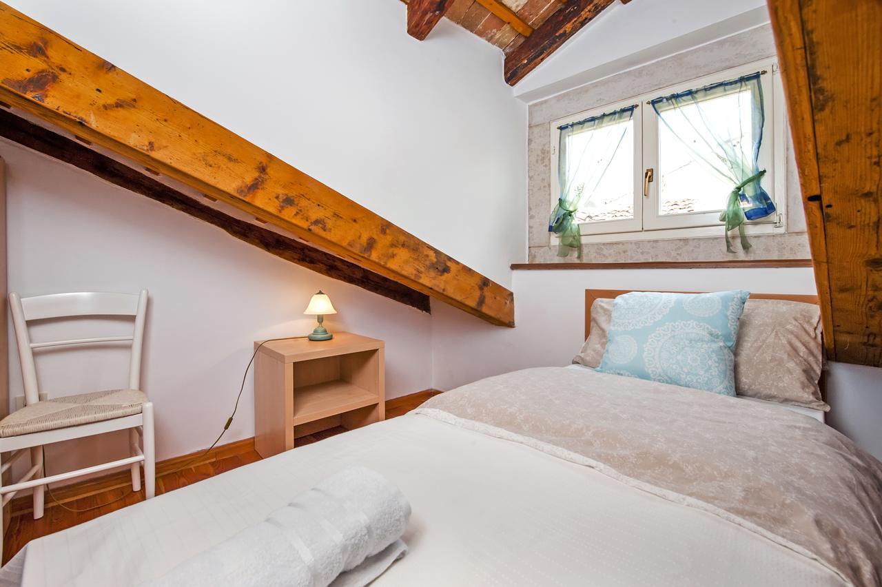 Apartments Casa Rubeus Ровінь Екстер'єр фото